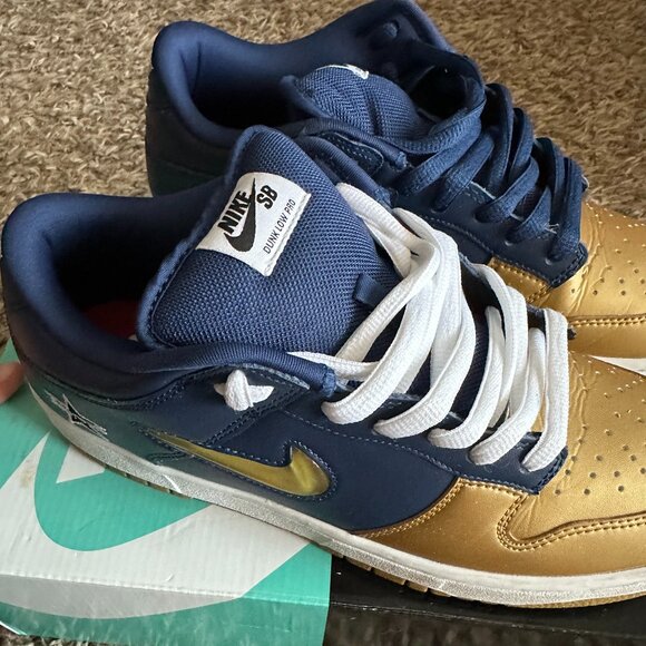 GENTLY USED Supreme x Nike Dunk SB Low QS 'Metallic Gold' - Picture 4 of 14